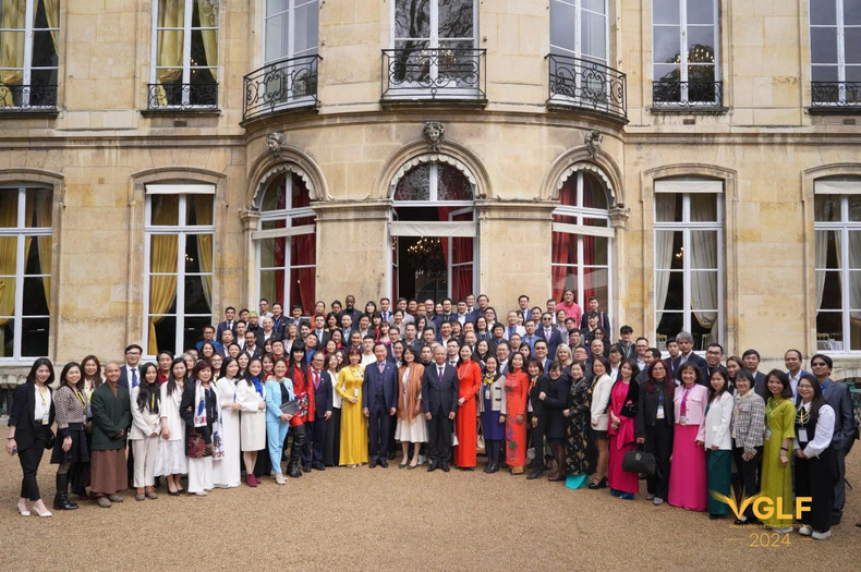 Le Forum des leaders mondiaux du Vietnam 2024 (Vietnam Global Leaders Forum – VGLF 2024) s’est tenu les 30 et 31 mars, à Paris (en France), attirant la participation de près de 100 délégués vietnamiens et d’origine vietnamienne venus de différents pays à travers le monde. Photo : VNA. Le Forum des leaders mondiaux du Vietnam 2024 (Vietnam Global Leaders Forum – VGLF 2024) s’est tenu les 30 et 31 mars, à Paris (en France), attirant la participation de près de 100 délégués vietnamiens et d’origine vietnamienne venus de différents pays à travers le monde. Photo : VNA.
