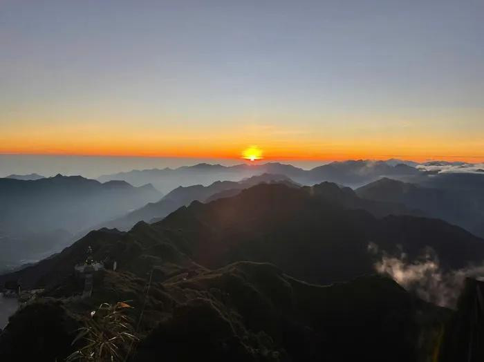 Lever de soleil sur le mont Fansipan. Photo: Gioi Nguyen.