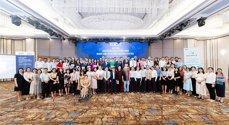 Les rapports permettront au gouvernement vietnamien, aux entreprises portuaires et logistiques, ainsi qu’aux établissements de formation dans ces deux secteurs de mettre à jour les tendances et les besoins futurs du marché du travail. Photo: Ambassade d'Australie au Vietnam. Les rapports permettront au gouvernement vietnamien, aux entreprises portuaires et logistiques, ainsi qu’aux établissements de formation dans ces deux secteurs de mettre à jour les tendances et les besoins futurs du marché du travail. Photo: Ambassade d'Australie au Vietnam.