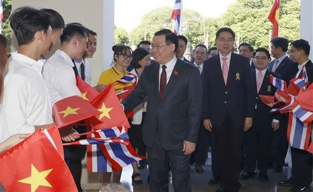 Le Président de l’AN vietnamienne, Vuong Dinh Huê, visite l’Université Chulalongkorn en Thaïlande. Photo : VNA.