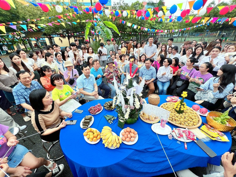 Le collège professionnel de Thai Nguyen organise régulièrement des activités à l’occasion des grandes fêtes des deux pays pour promouvoir les échanges entre les étudiants laotiens et vietnamiens. Photo: thoidai. Le collège professionnel de Thai Nguyen organise régulièrement des activités à l’occasion des grandes fêtes des deux pays pour promouvoir les échanges entre les étudiants laotiens et vietnamiens. Photo: thoidai.