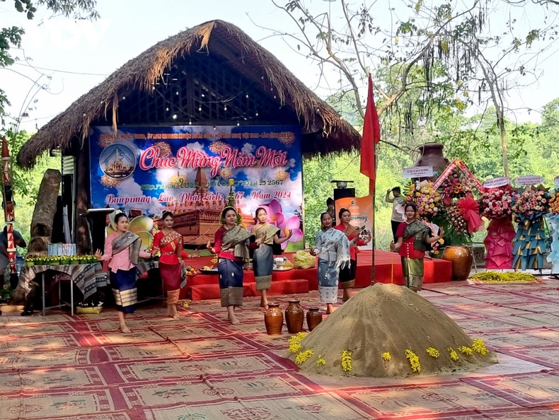 Durant la saison touristique d’été 2024, la province de Dak Lak s’efforce de renouveler et de diversifier ses produits et circuits touristiques afin d’enrichir les expériences des touristes. Photo: VOV. Durant la saison touristique d’été 2024, la province de Dak Lak s’efforce de renouveler et de diversifier ses produits et circuits touristiques afin d’enrichir les expériences des touristes. Photo: VOV.