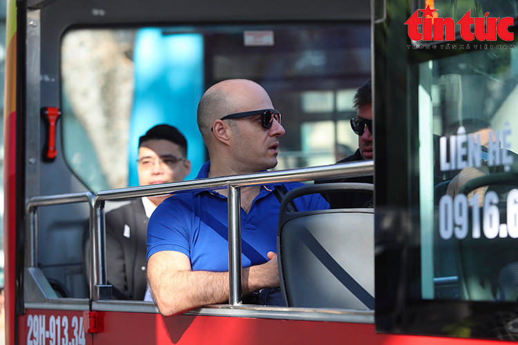 La fin de l’automne est le meilleur moment de faire l’expérience d’un bus à impériale. La fin de l’automne est le meilleur moment de faire l’expérience d’un bus à impériale.