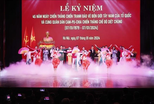 Spectacle célébrant le 45e anniversaire de la victoire de la défense de la frontière sud-ouest. Photo : VNA. Spectacle célébrant le 45e anniversaire de la victoire de la défense de la frontière sud-ouest. Photo : VNA.