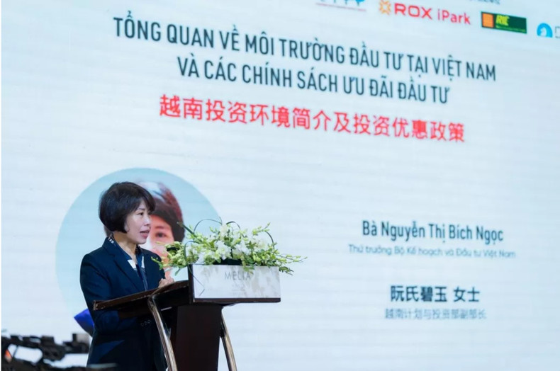 Selon la vice-ministre vietnamienne de la Planification et de l'Investissement, Nguyen Thi Bich Ngoc, le Vietnam souhaite attirer les investissements des entreprises de la région de la Grande baie dans les domaines d’intérêt commun, à savoir : le développement des infrastructures, l'innovation, l'intelligence artificielle, la transition verte, les énergies renouvelables, les villes intelligentes et l'industrie manufacturière de haute qualité. Photo: baoquocte.vn. Selon la vice-ministre vietnamienne de la Planification et de l'Investissement, Nguyen Thi Bich Ngoc, le Vietnam souhaite attirer les investissements des entreprises de la région de la Grande baie dans les domaines d’intérêt commun, à savoir : le développement des infrastructures, l'innovation, l'intelligence artificielle, la transition verte, les énergies renouvelables, les villes intelligentes et l'industrie manufacturière de haute qualité. Photo: baoquocte.vn.