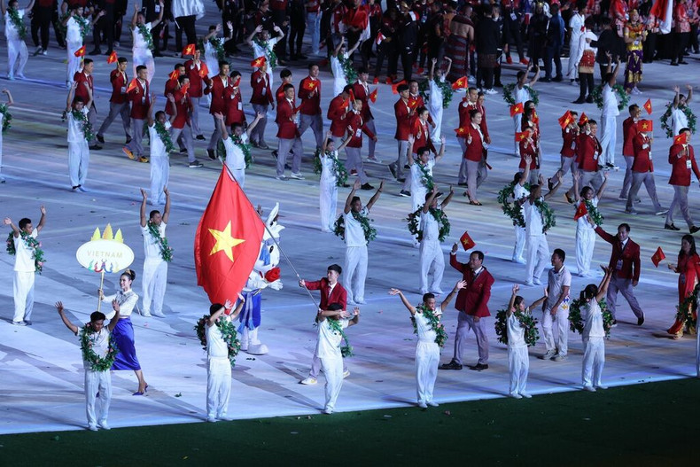 La délégation sportive vietnamienne à la cérémonie d'ouverture des SEA Games 32 organisée le 5 mai 2023 au Cambodge. Photo : VNA. La délégation sportive vietnamienne à la cérémonie d'ouverture des SEA Games 32 organisée le 5 mai 2023 au Cambodge. Photo : VNA.