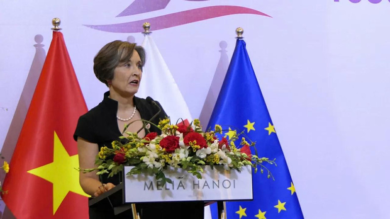 La chargée d’affaires de l’ambassade de Pologne au Vietnam, Joanna Skoczek, a affirmé que le Vietnam et la Pologne uniraient leurs efforts pour contribuer à promouvoir la paix, la sécurité et le développement dans la région et dans le monde. Photo : baoquocte.vn. La chargée d’affaires de l’ambassade de Pologne au Vietnam, Joanna Skoczek, a affirmé que le Vietnam et la Pologne uniraient leurs efforts pour contribuer à promouvoir la paix, la sécurité et le développement dans la région et dans le monde. Photo : baoquocte.vn.