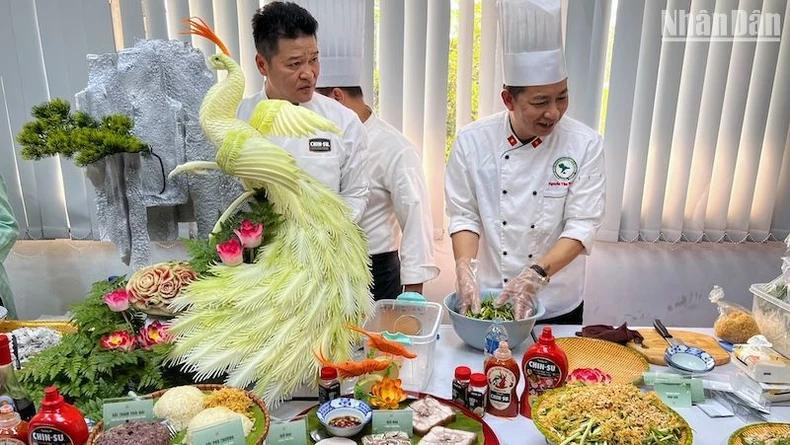 Le Festival international de la gastronomie 2024 promet d'être un événement idéal à la fin de l’année pour ceux qui aiment découvrir les saveurs culinaires associées aux couleurs culturelles de différents pays et régions à travers le monde. Photo : NDEL. Le Festival international de la gastronomie 2024 promet d'être un événement idéal à la fin de l’année pour ceux qui aiment découvrir les saveurs culinaires associées aux couleurs culturelles de différents pays et régions à travers le monde. Photo : NDEL.