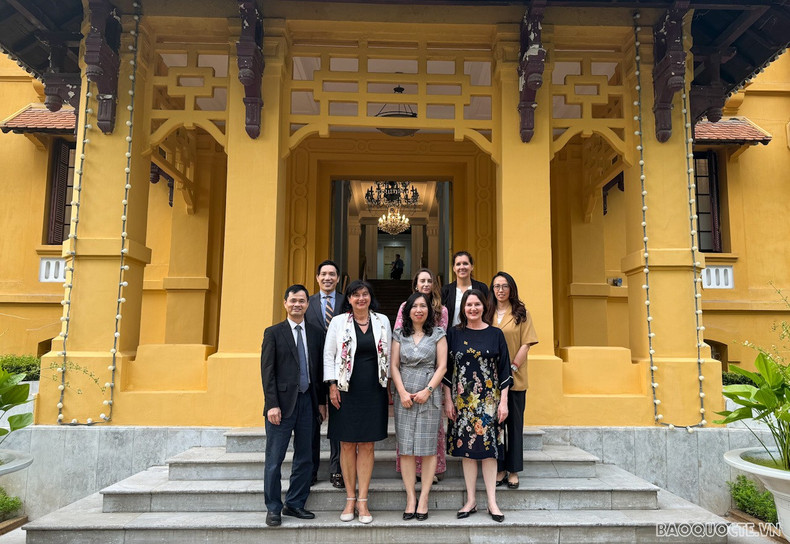 Les deux parties ont souligné l’importance de promouvoir la coopération Vietnam - Slovénie dans les domaines à fort potentiel comme l’éducation, la formation, le tourisme, le transport maritime et la logistique. Photo: baoquocte.vn. Les deux parties ont souligné l’importance de promouvoir la coopération Vietnam - Slovénie dans les domaines à fort potentiel comme l’éducation, la formation, le tourisme, le transport maritime et la logistique. Photo: baoquocte.vn.