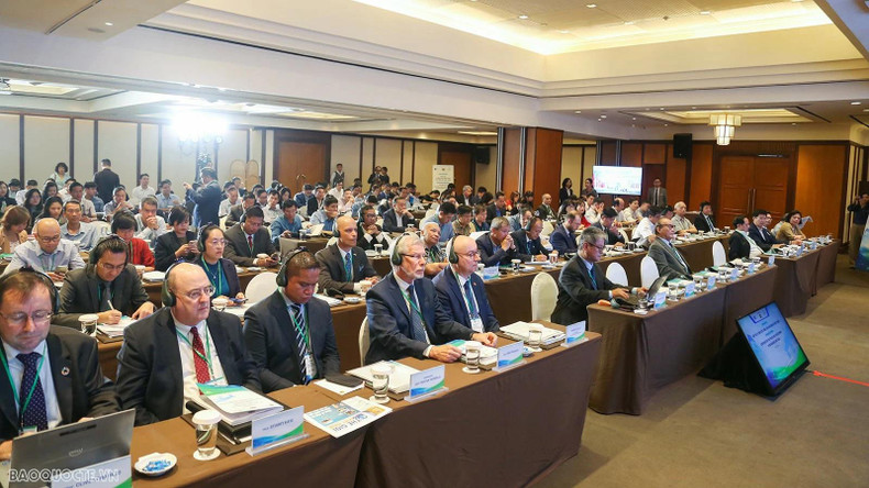 La conférence internationale « Coopération pour les frontières, les mers, les îles, la paix et le développement » permet aux experts vietnamiens et étrangers d'échanger leurs expériences en matière de coopération et de gestion des frontières terrestres et maritimes. Photo: baoquocte.vn