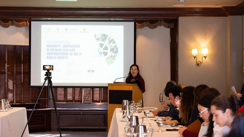 Selon la docteure Ngo Phuong Lan, président de la VFDA, le cinéma vietnamien ne peut pas se concentrer uniquement sur l’attraction des lieux de tournage, il faut également développer un écosystème cinématographique complet pour favoriser la coopération internationale. Photo : VFDA Selon la docteure Ngo Phuong Lan, président de la VFDA, le cinéma vietnamien ne peut pas se concentrer uniquement sur l’attraction des lieux de tournage, il faut également développer un écosystème cinématographique complet pour favoriser la coopération internationale. Photo : VFDA