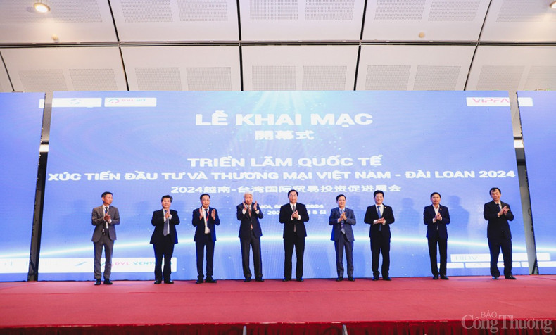 Cérémonie d'ouverture du Salon international de promotion du commerce et des investissements Vietnam — Taïwan (Chine) 2024, le 8 avril à Hanoï. Photo: congthuong.vn. Cérémonie d'ouverture du Salon international de promotion du commerce et des investissements Vietnam — Taïwan (Chine) 2024, le 8 avril à Hanoï. Photo: congthuong.vn.