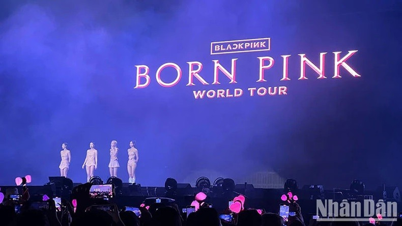 Lors du concert du groupe de filles sud-coréennes BlackPink, les 29 et 30 juillet au stade national de My Dinh, à Hanoi. Photo : Trung Hiêu/NDEL.