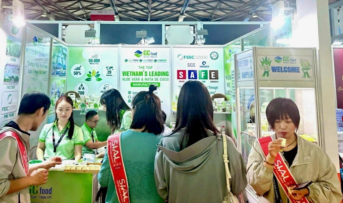 Des produits à base de gelée de noix de coco présentés lors d'une foire en Chine en mai. Photo : Linh Dan. Des produits à base de gelée de noix de coco présentés lors d'une foire en Chine en mai. Photo : Linh Dan.