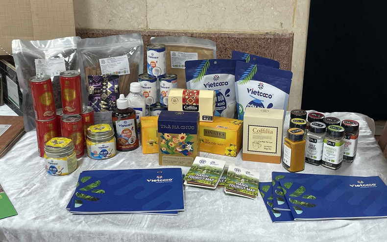De nombreux produits vietnamiens sont présentés lors du forum. Photo : baoquocte.vn