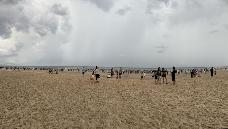 La plage de Vung Tàu, province de Bà Ria - Vung Tàu (Sud), attire toujours un grand nombre de touristes, notamment à l'été.