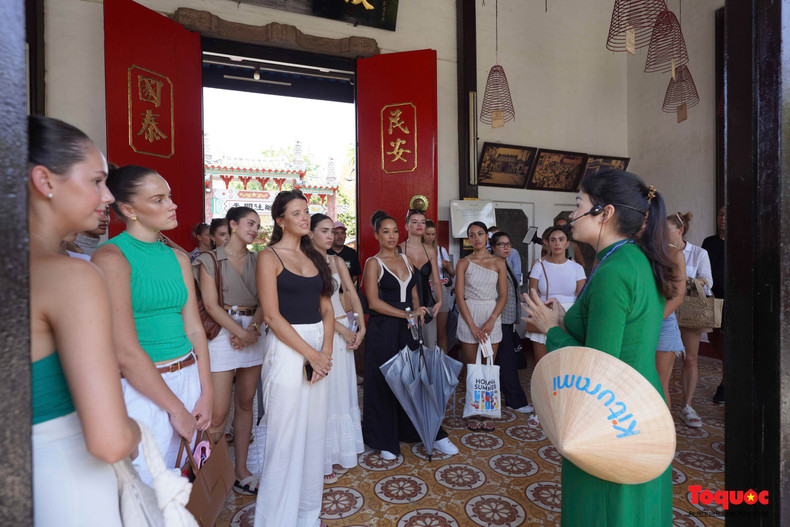 La visite des finalistes de Miss Univers Australia 2024 dans la province de Quang Nam et la vieille ville de Hôi An en particulier contribue à promouvoir l’image du tourisme vietnamien auprès des amis internationaux. Photo: toquoc.vn. La visite des finalistes de Miss Univers Australia 2024 dans la province de Quang Nam et la vieille ville de Hôi An en particulier contribue à promouvoir l’image du tourisme vietnamien auprès des amis internationaux. Photo: toquoc.vn.