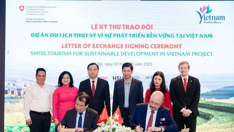 Lors de la cérémonie de lancement du projet « Le secteur du tourisme suisse pour le développement durable du Vietnam » (ST4SD). Photo : NDEL Lors de la cérémonie de lancement du projet « Le secteur du tourisme suisse pour le développement durable du Vietnam » (ST4SD). Photo : NDEL