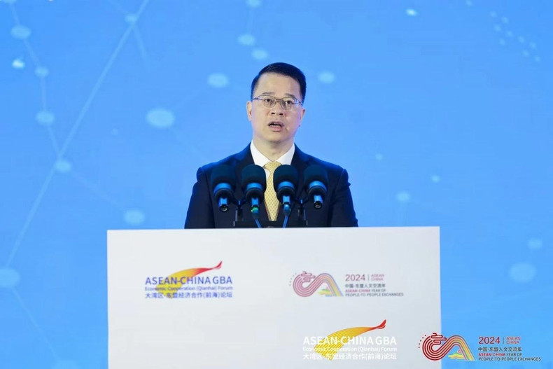 Le maire adjoint de la ville de Shenzhen, Xu Wenhai, prend la parole lors de la cérémonie d'ouverture du Forum de coopération économique ASEAN — Chine de la Grande Baie 2024, le 12 novembre dans la zone de libre-échange de Qianhai, ville de Shenzhen. Photo : Consulat général du Vietnam à Guangzhou.