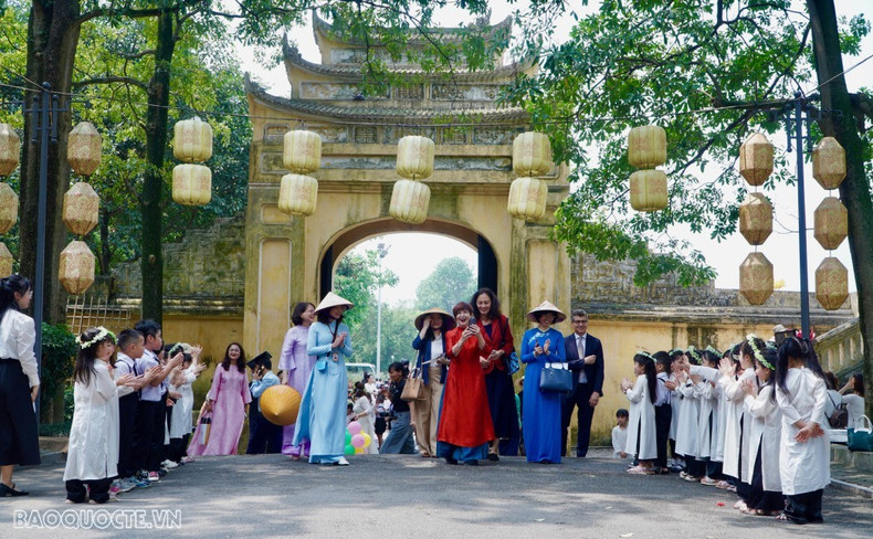 La Citadelle impériale de Thang Long est l’un des monuments qui disposent des plus grandes valeurs historique, archéologique et architecturale de la capitale millénaire Hanoï et du Vietnam en général. Le 31 juillet 2010, ce monument a été reconnu par l’UNESCO en tant que patrimoine culturel mondial. Depuis, elle est devenue une destination de plus en plus captivante pour les historiens, archéologues et touristes. Photo : baoquocte.vn.