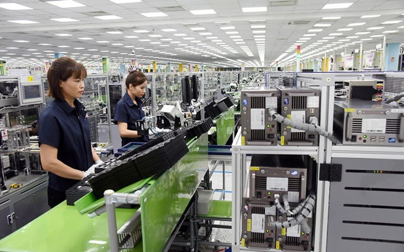 Le Vietnam s’efforcera d’intensifier sa coopération avec les partenaires européens dans les domaines de la science, de la technologie et de la formation des ressources humaines de haute qualité au service de la transformation verte, de la transformation numérique et du développement durable. Il souhaite également élargir sa coopération dans les secteurs émergents, à savoir l’industrie des semi-conducteurs, l’intelligence artificielle et les énergies renouvelables. Photo: VNA. Le Vietnam s’efforcera d’intensifier sa coopération avec les partenaires européens dans les domaines de la science, de la technologie et de la formation des ressources humaines de haute qualité au service de la transformation verte, de la transformation numérique et du développement durable. Il souhaite également élargir sa coopération dans les secteurs émergents, à savoir l’industrie des semi-conducteurs, l’intelligence artificielle et les énergies renouvelables. Photo: VNA.