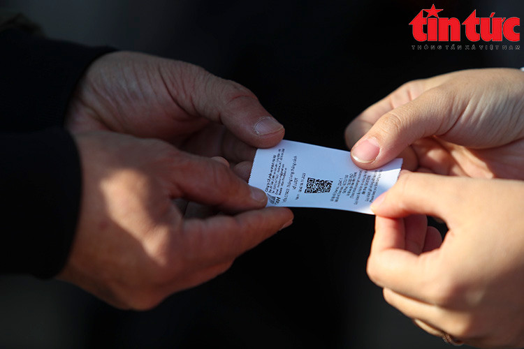 Les tarifs de City Tour 03 : billet simple (100 000 dôngs/billet) ; billet de 4 heures (150 000 dôngs/billet) ; billet journalier (250 000 dôngs/billet). Les tarifs de City Tour 03 : billet simple (100 000 dôngs/billet) ; billet de 4 heures (150 000 dôngs/billet) ; billet journalier (250 000 dôngs/billet).