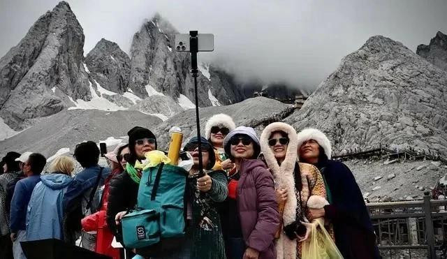 Les endroits comme Kunming, Dali, Lijiang, Shangri-La et Honghe au Yunnan sont actuellement des destinations préférées des touristes vietnamiens. Photo: Xinhua.
