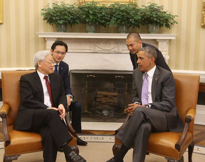 L'ancien Président américain Obama (droite) et feu le Secrétaire général Nguyên Phu Trong lors de sa visite historique aux États-Unis en 2015. Photo : VNA.