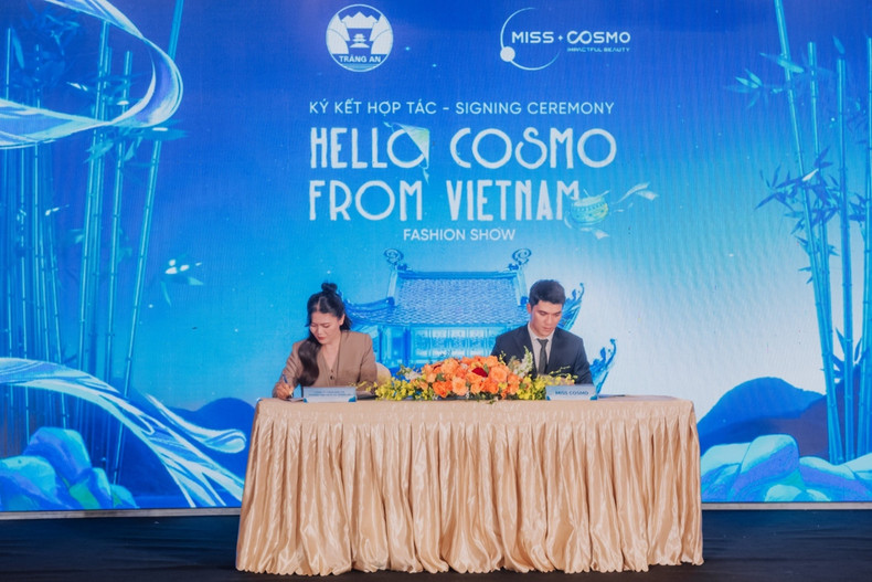 Cérémonie de signature d'un accord de coopération entre le comité de gestion du complexe paysager de Trang An et le comité d'organisation de Miss Cosmo 2024. Photo: Miss Cosmo. Cérémonie de signature d'un accord de coopération entre le comité de gestion du complexe paysager de Trang An et le comité d'organisation de Miss Cosmo 2024. Photo: Miss Cosmo.