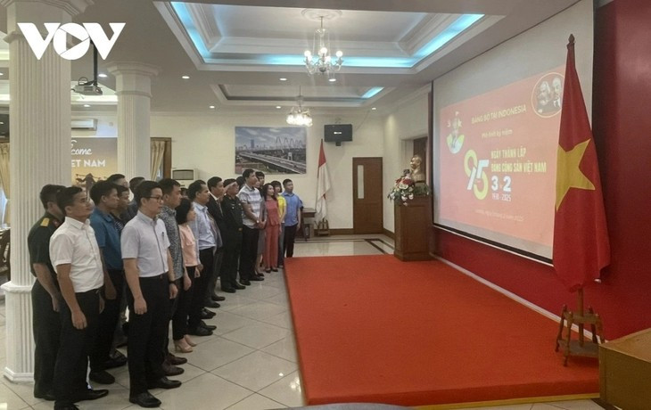 Les 95 ans du PCV célébrés en Indonésie. Photo : VOV. Les 95 ans du PCV célébrés en Indonésie. Photo : VOV.