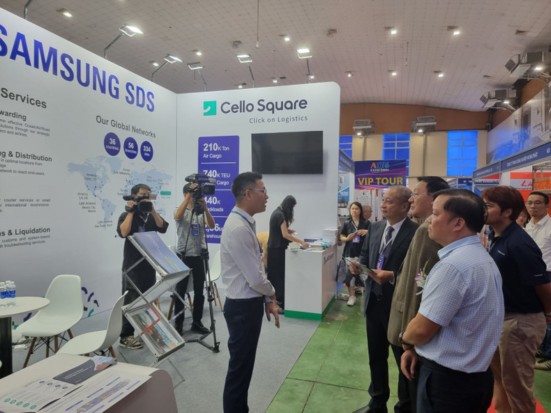 Vietnam AutoExpo est l’événement le plus important de l’industrie automobile du Vietnam, contribuant de manière significative au développement de l’industrie de fabrication et d’assemblage des automobiles, des motos et des véhicules électriques, ainsi que des industries auxiliaires connexes au Vietnam. Photo: baoquocte.vn. Vietnam AutoExpo est l’événement le plus important de l’industrie automobile du Vietnam, contribuant de manière significative au développement de l’industrie de fabrication et d’assemblage des automobiles, des motos et des véhicules électriques, ainsi que des industries auxiliaires connexes au Vietnam. Photo: baoquocte.vn.