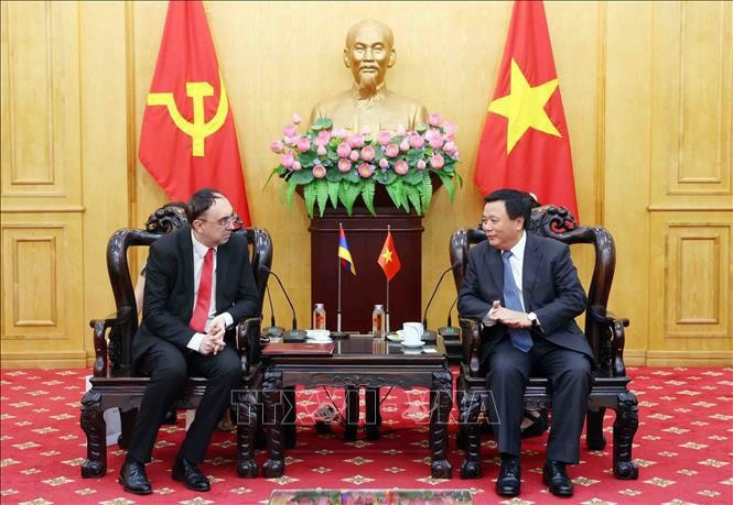 Nguyen Xuan Thang et l'ambassadeur d'Arménie au Vietnam, Suren Baghdasaryan. Photo: VNA