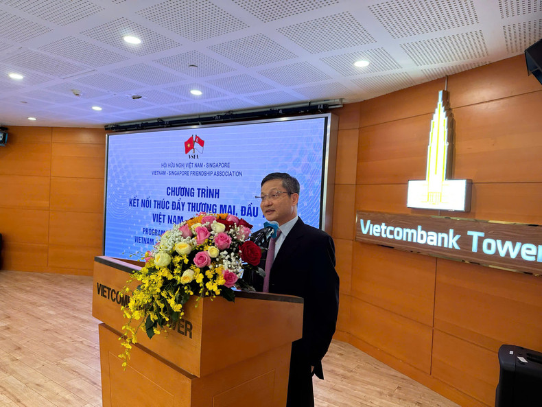 Le président de l’Association d’amitié Vietnam — Singapour, Vu Viet Ngoan, a réaffirmé la volonté des deux pays d’approfondir leur partenariat stratégique pour en faire un modèle de coopération au sein de l’ASEAN. Photo : thoidai. Le président de l’Association d’amitié Vietnam — Singapour, Vu Viet Ngoan, a réaffirmé la volonté des deux pays d’approfondir leur partenariat stratégique pour en faire un modèle de coopération au sein de l’ASEAN. Photo : thoidai.