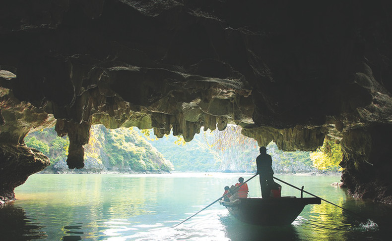La grotte Sang Tôi dans la baie de Lan Ha. Photo: CTV/CVN. La grotte Sang Tôi dans la baie de Lan Ha. Photo: CTV/CVN.