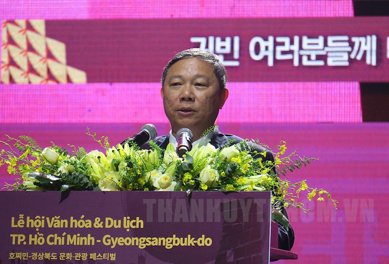 Le vice-président du Comité populaire de Hô Chi Minh-Ville, Duong Anh Duc, prend la parole lors de la cérémonie d'ouverture du Festival. Photo : hcmcpv.org.vn.