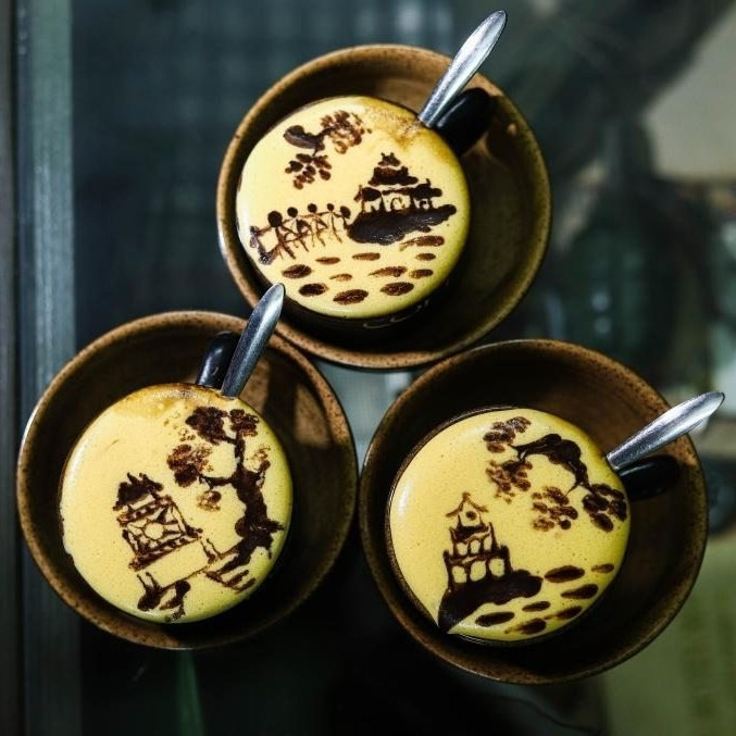 Selon CCTV, "le Vietnam est le deuxième exportateur mondial de café, selon l'Organisation internationale du café. En tant que plus grand partenaire commercial du Vietnam, la Chine entretient également des relations étroites avec ce pays dans le secteur du café. Des marques de café vietnamiennes ont également été vues cette année à la sixième Exposition internationale d'importation de Chine et à la 20e Exposition Chine-ASEAN ".