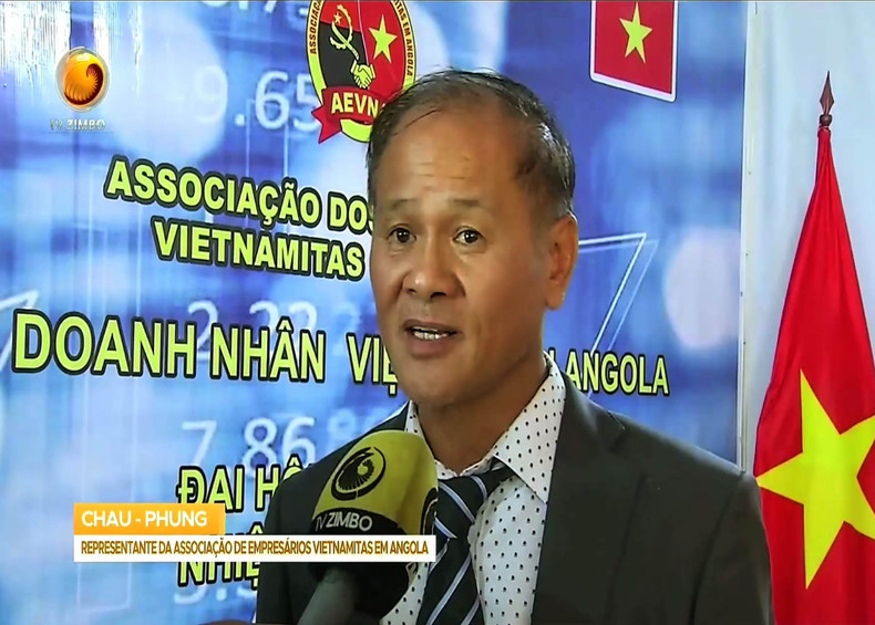 Au nom du Comité exécutif de l’Association des hommes d’affaires vietnamiens en Angola pour le mandat 2024 – 2027, Phung Dac Minh Chau a promis de contribuer activement au développement de l’association tant en quantité tant en qualité, ainsi qu’au renforcement de l’amitié traditionnelle, de la coopération économique et de la compréhension mutuelle entre le Vietnam et l’Angola. Photo: baoquocte.vn. Au nom du Comité exécutif de l’Association des hommes d’affaires vietnamiens en Angola pour le mandat 2024 – 2027, Phung Dac Minh Chau a promis de contribuer activement au développement de l’association tant en quantité tant en qualité, ainsi qu’au renforcement de l’amitié traditionnelle, de la coopération économique et de la compréhension mutuelle entre le Vietnam et l’Angola. Photo: baoquocte.vn.