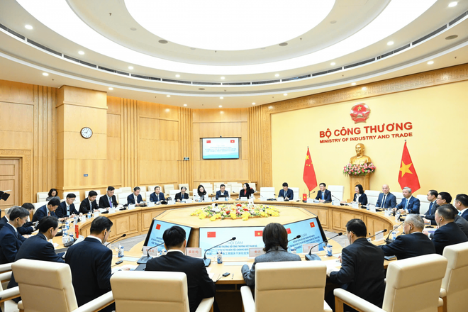 L'entretien à Hanoï entre les deux parties. Photo : VNA.