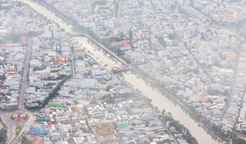Scène brumeuse sur la rivière Maspero dans la ville de Soc Trang. Photo : VnExpress. Scène brumeuse sur la rivière Maspero dans la ville de Soc Trang. Photo : VnExpress.