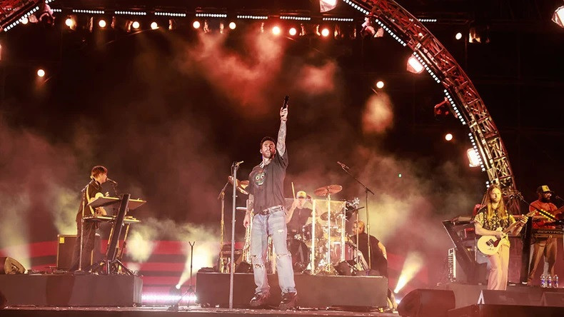 Le chanteur Adam Levin, leader du groupe Maroon 5, se produit à Phu Quôc en ce mois de décembre. Photo : 8Wonders. Le chanteur Adam Levin, leader du groupe Maroon 5, se produit à Phu Quôc en ce mois de décembre. Photo : 8Wonders.