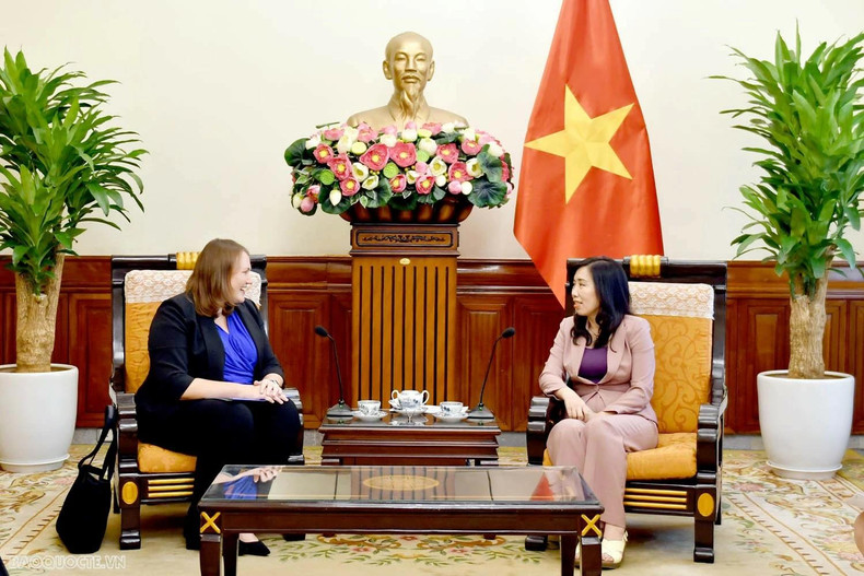 La vice-ministre vietnamienne des Affaires étrangères, Le Thi Thu Hang, a réaffirmé la politique constante du Vietnam qui consiste à encourager les migrations légales et sûres, ainsi qu’à renforcer la prévention et la lutte contre les immigrations irrégulières et la traite des êtres humains. Photo: baoquocte.vn