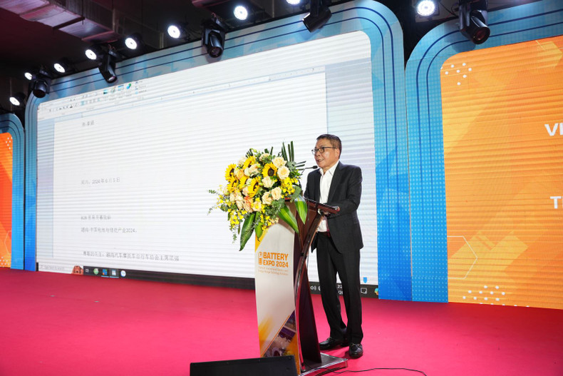Pham Cuong, président de l’Association vietnamienne de l’automobile, de la moto et du vélo (VAMOBA), a affirmé que le forum permettait de renforcer la connexion et d’aborder les nouvelles tendances dans l’industrie des batteries et autres systèmes de stockage d’énergie. Pham Cuong, président de l’Association vietnamienne de l’automobile, de la moto et du vélo (VAMOBA), a affirmé que le forum permettait de renforcer la connexion et d’aborder les nouvelles tendances dans l’industrie des batteries et autres systèmes de stockage d’énergie.