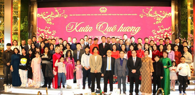 Le programme « Printemps de la Patrie 2025 » en République de Corée se déroule dans une atmosphère chaleureuse et amicale, laissant de beaux souvenirs aux invités internationaux ainsi qu’aux Vietnamiens résidant dans ce pays. Photo : Ambassade du Vietnam en République de Corée.