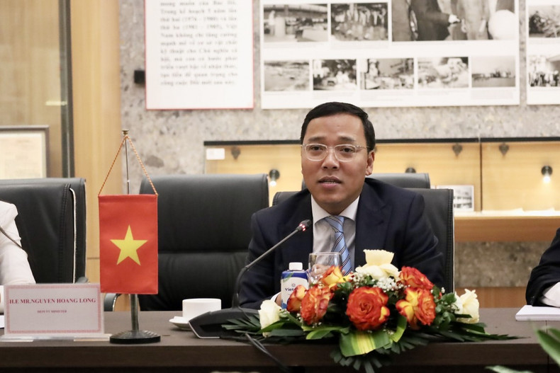 Le vice-ministre vietnamien de l’Industrie et du Commerce, Nguyen Hoang Long, a affirmé que le Vietnam tenait toujours en haute estime ses relations d’amitié traditionnelle et de coopération intégrale avec l’Arménie. Photo: congthuong.vn. Le vice-ministre vietnamien de l’Industrie et du Commerce, Nguyen Hoang Long, a affirmé que le Vietnam tenait toujours en haute estime ses relations d’amitié traditionnelle et de coopération intégrale avec l’Arménie. Photo: congthuong.vn.