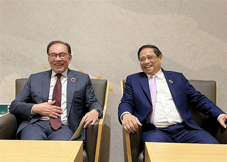 Le PM vietnamien, Pham Minh Chinh (à droite) et son homologue malaisien, Anwar Ibrahim. Photo : VNA.