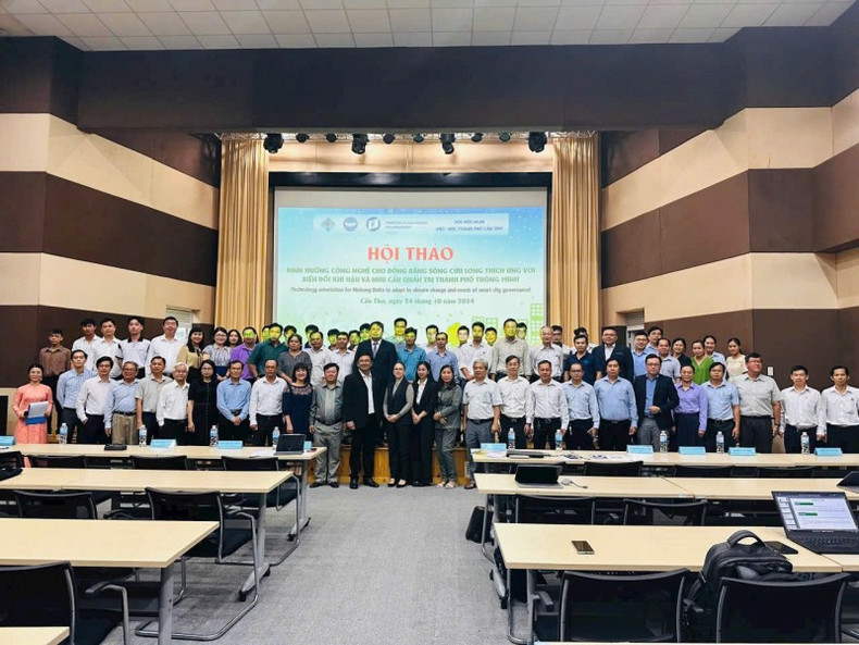 Le colloque vise à trouver des recommandations et des solutions prometteuses pour accélérer le développement de villes intelligentes auprès d’experts et de chercheurs. Photo : thoidai.com.vn Le colloque vise à trouver des recommandations et des solutions prometteuses pour accélérer le développement de villes intelligentes auprès d’experts et de chercheurs. Photo : thoidai.com.vn