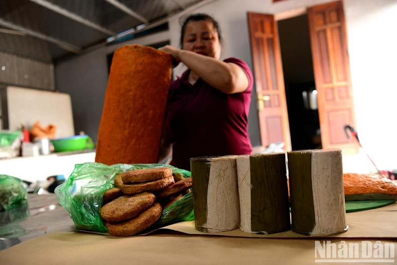 Le village de Uoc Lê est également connu pour son métier de fabrication de « giò, chả », qui est transmis de génération en génération. Les produits de « giò, chả » de Uoc Le sont appréciés dans tout le pays comme à l’étranger. Photo : The Duong /NDEL Le village de Uoc Lê est également connu pour son métier de fabrication de « giò, chả », qui est transmis de génération en génération. Les produits de « giò, chả » de Uoc Le sont appréciés dans tout le pays comme à l’étranger. Photo : The Duong /NDEL