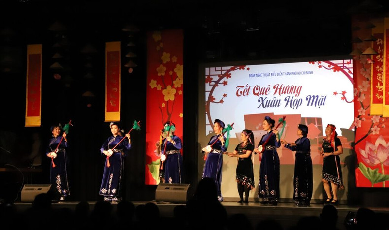 Lors de la cérémonie pour célébrer le Têt traditionnel à Francfort-sur-le-Main, en Allemagne. Photo : VNA.