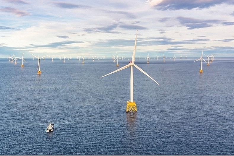 Avec ses 3.200 km de côtes, le Vietnam possède un potentiel incroyable en matière d’éolien offshore et de solaire. Photo: Petrotimes Avec ses 3.200 km de côtes, le Vietnam possède un potentiel incroyable en matière d’éolien offshore et de solaire. Photo: Petrotimes