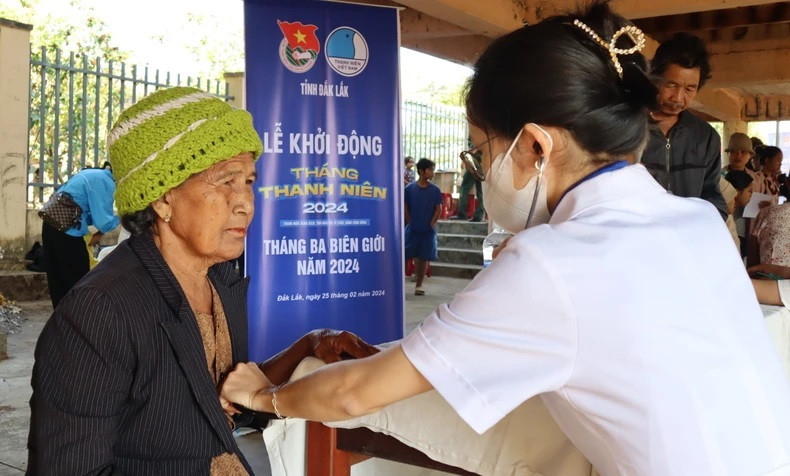 Des consultations médicales gratuites en faveur des minorités ethniques dans les zones frontalières. Photo : NDEL.